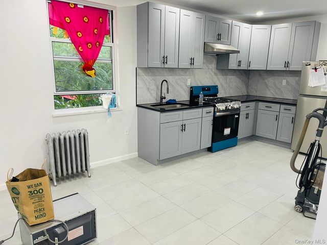 1618 Glover Street 2nd Floor, Bronx, NY 10462