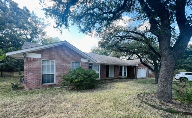 5728 Rockhill Road, Fort Worth, TX 76112