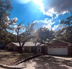 5728 Rockhill Road, Fort Worth, TX 76112