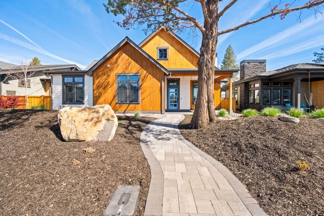 282 W Lundgren Mill Drive, Sisters, OR 97759
