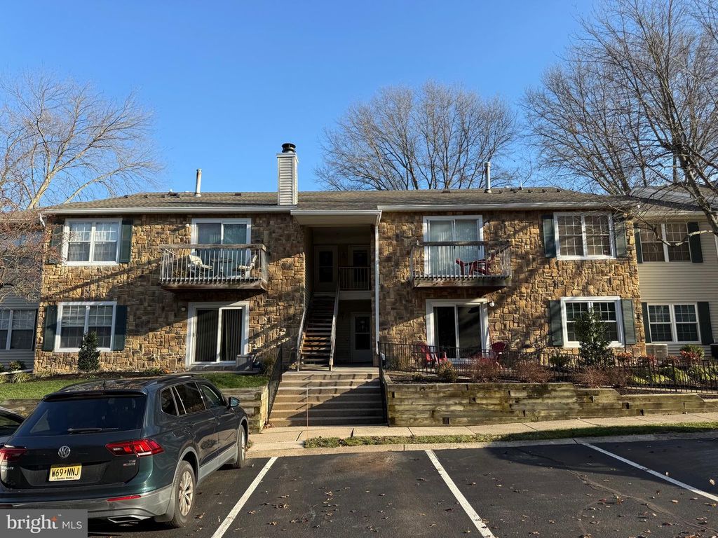 33 CYPRESS CT, Lawrenceville, NJ 08648