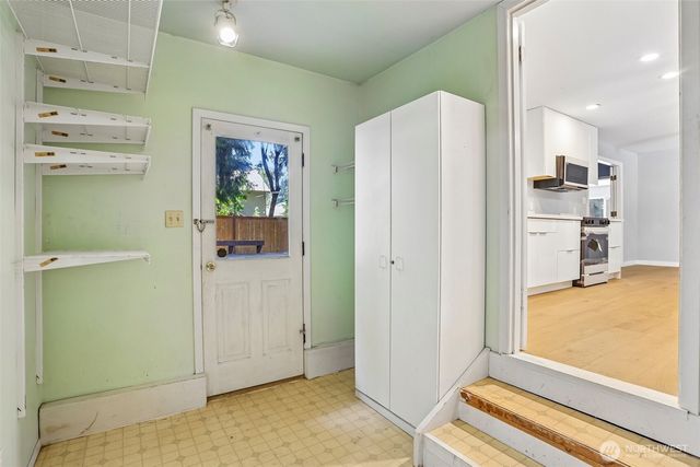 16220 Ambaum Boulevard S, Burien, WA 98148
