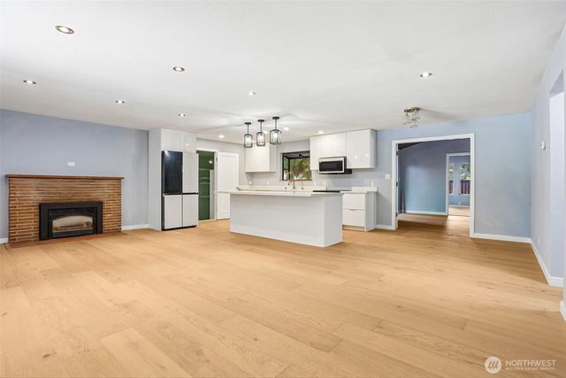 16220 Ambaum Boulevard S, Burien, WA 98148