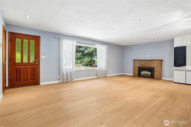 16220 Ambaum Boulevard S, Burien, WA 98148