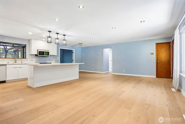 16220 Ambaum Boulevard S, Burien, WA 98148