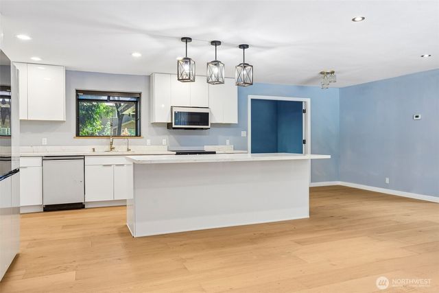 16220 Ambaum Boulevard S, Burien, WA 98148