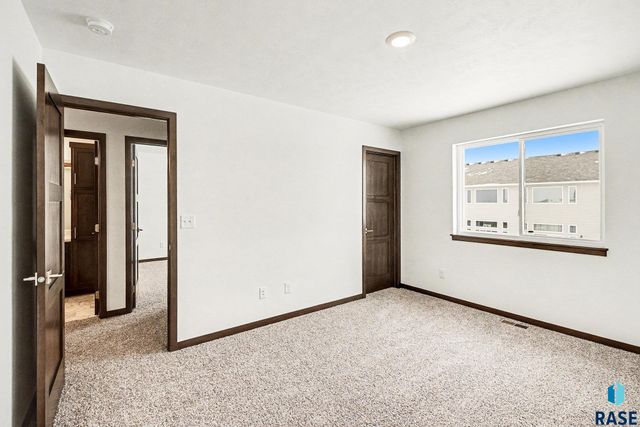 9211 W Ark Pl Place, Sioux Falls, SD 57106