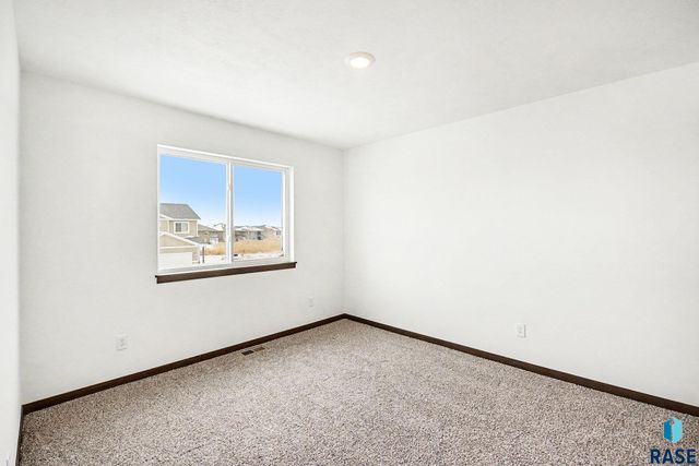 9211 W Ark Pl Place, Sioux Falls, SD 57106