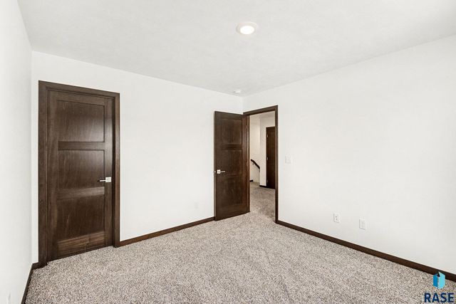 9211 W Ark Pl Place, Sioux Falls, SD 57106