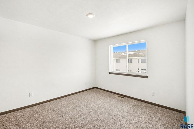 9211 W Ark Pl Place, Sioux Falls, SD 57106