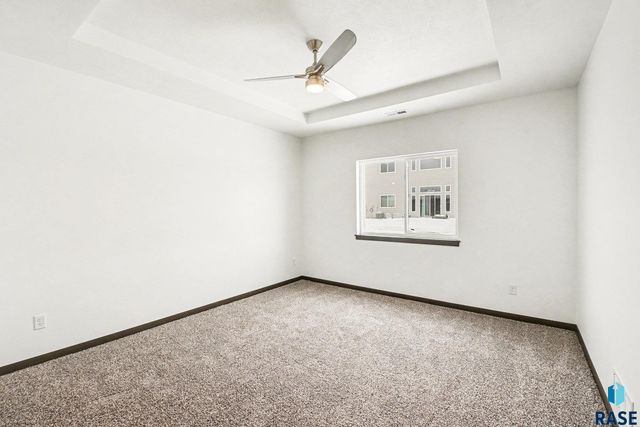 9211 W Ark Pl Place, Sioux Falls, SD 57106