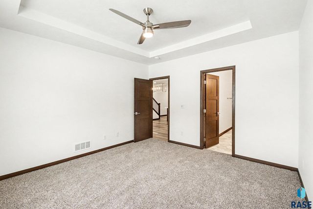 9211 W Ark Pl Place, Sioux Falls, SD 57106