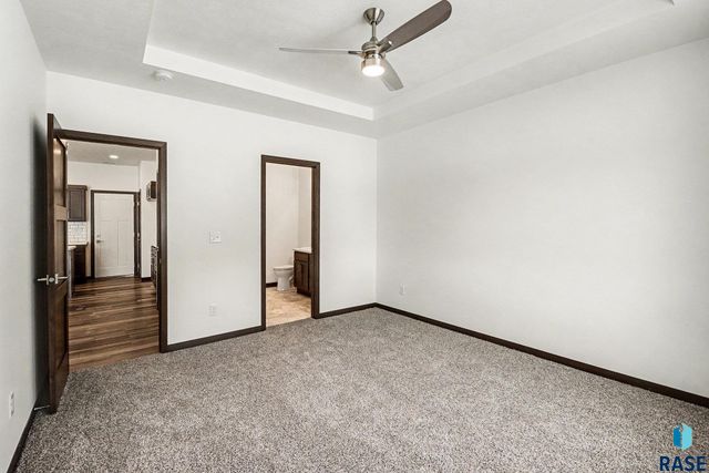 9211 W Ark Pl Place, Sioux Falls, SD 57106