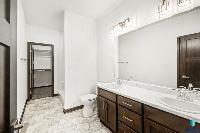 9211 W Ark Pl Place, Sioux Falls, SD 57106