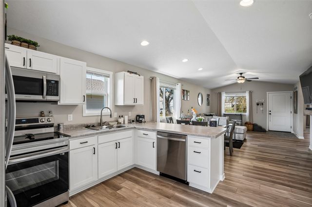 2327 SE 8th Street, Des Moines, IA 50315