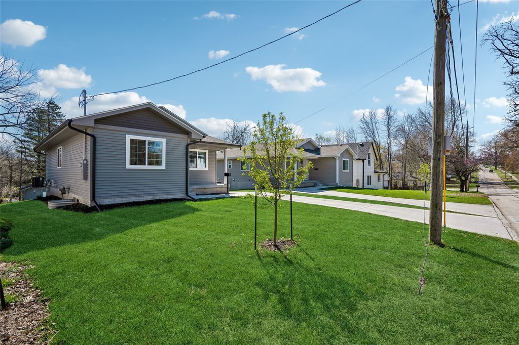 2327 SE 8th Street, Des Moines, IA 50315