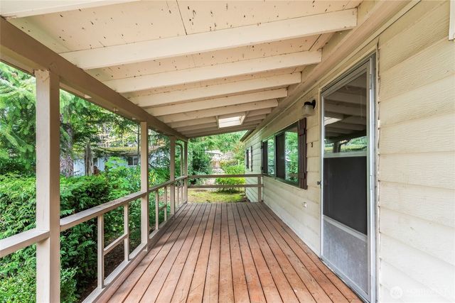 1555 Kimberly Avenue E, Enumclaw, WA 98022