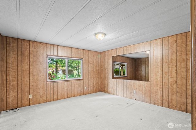 1555 Kimberly Avenue E, Enumclaw, WA 98022