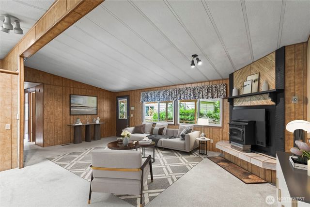 1555 Kimberly Avenue E, Enumclaw, WA 98022