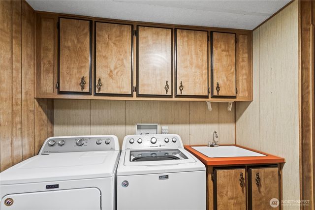 1555 Kimberly Avenue E, Enumclaw, WA 98022