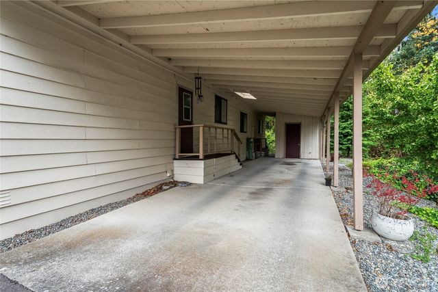 1555 Kimberly Avenue E, Enumclaw, WA 98022