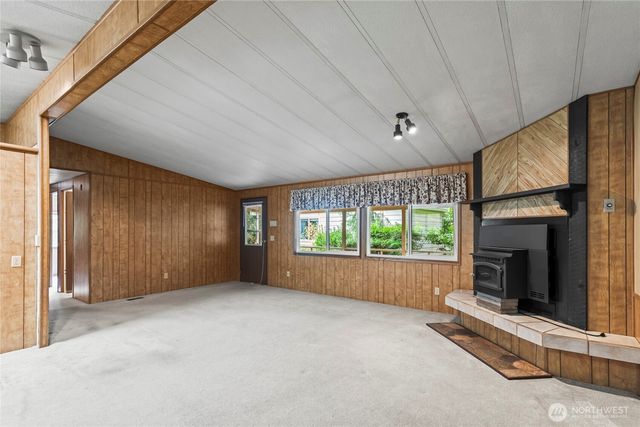 1555 Kimberly Avenue E, Enumclaw, WA 98022