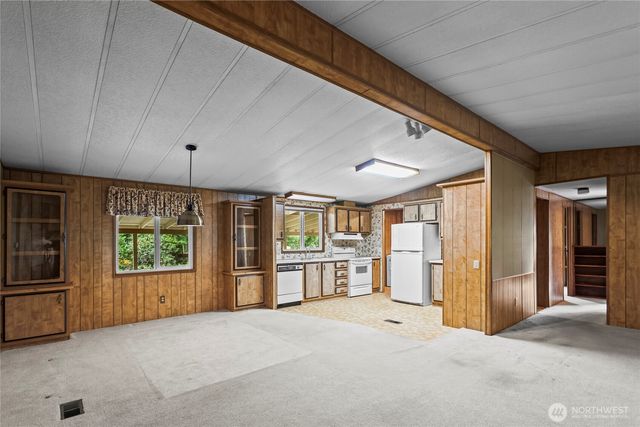 1555 Kimberly Avenue E, Enumclaw, WA 98022