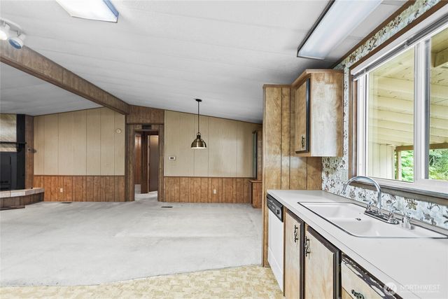 1555 Kimberly Avenue E, Enumclaw, WA 98022