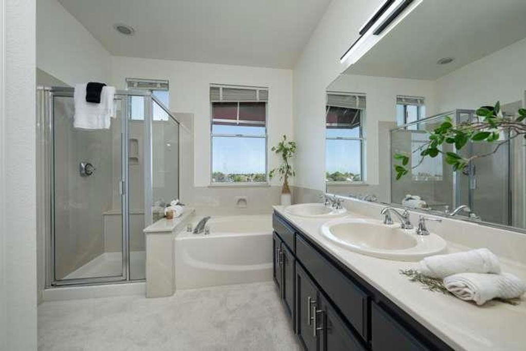 Image 14 of property listing at 300 Baltic Circle 318, Redwood City, CA 94065