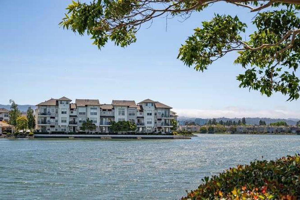 Image 26 of property listing at 300 Baltic Circle 318, Redwood City, CA 94065