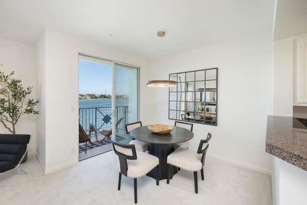 Image 7 of property listing at 300 Baltic Circle 318, Redwood City, CA 94065