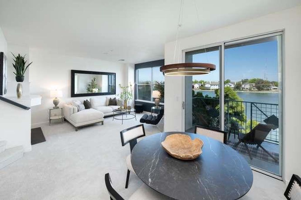 Image 8 of property listing at 300 Baltic Circle 318, Redwood City, CA 94065
