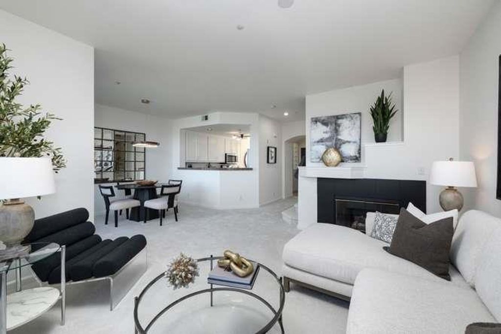 Image 9 of property listing at 300 Baltic Circle 318, Redwood City, CA 94065