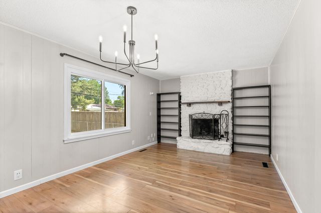 1609 W Berkeley Street, Springfield, MO 65807