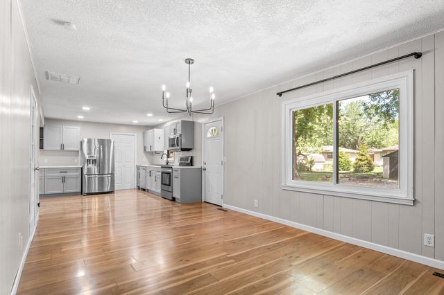 1609 W Berkeley Street, Springfield, MO 65807