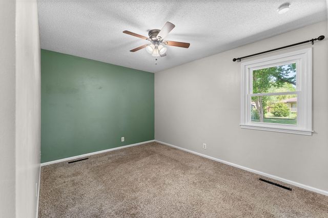1609 W Berkeley Street, Springfield, MO 65807
