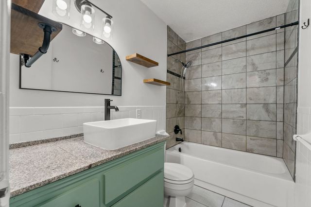 1609 W Berkeley Street, Springfield, MO 65807