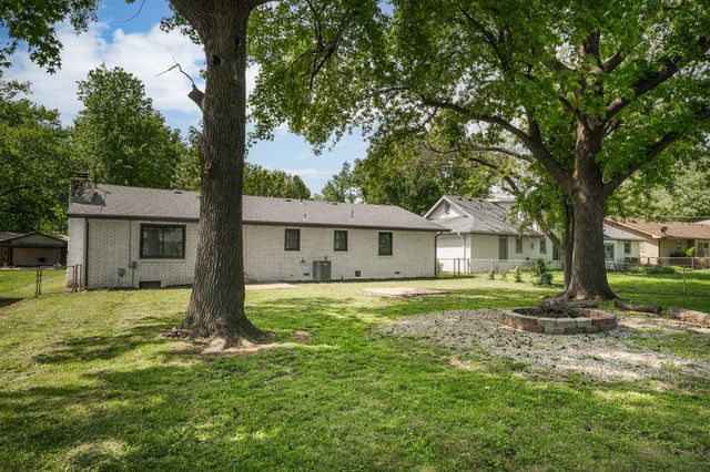 1609 W Berkeley Street, Springfield, MO 65807