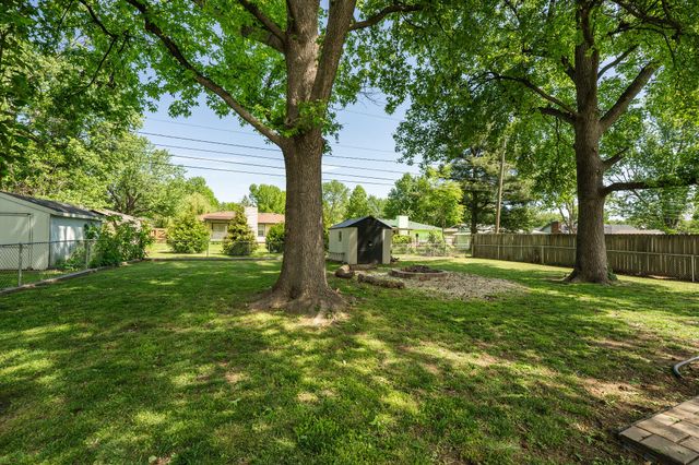 1609 W Berkeley Street, Springfield, MO 65807