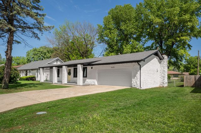 1609 W Berkeley Street, Springfield, MO 65807