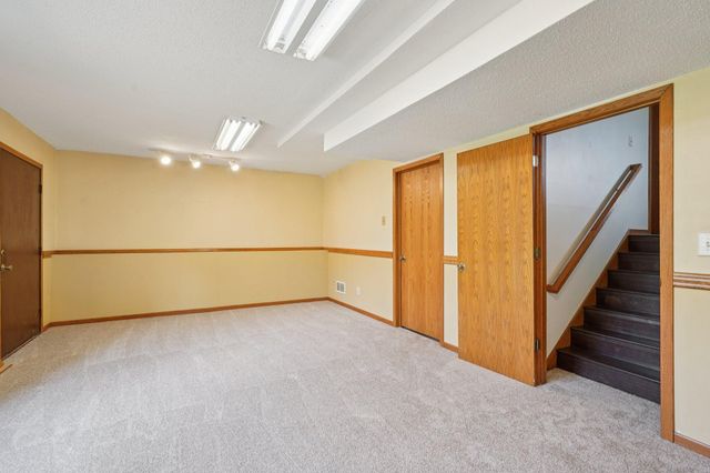 4467 Lynx Court, Eagan, MN 55123