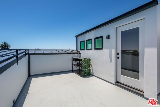 1573 Hi Point Street, Los Angeles, CA 90035