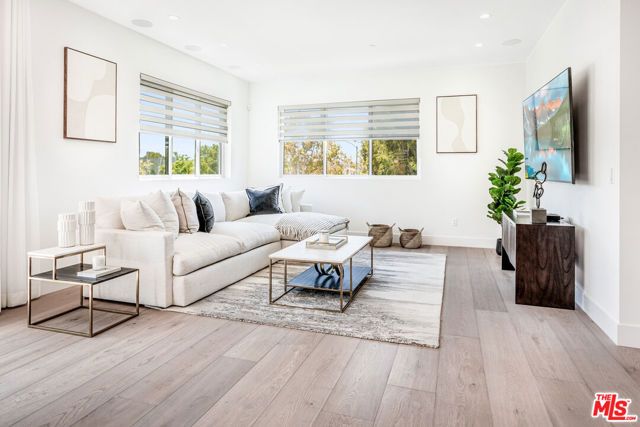 1573 Hi Point Street, Los Angeles, CA 90035