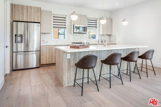 1573 Hi Point Street, Los Angeles, CA 90035