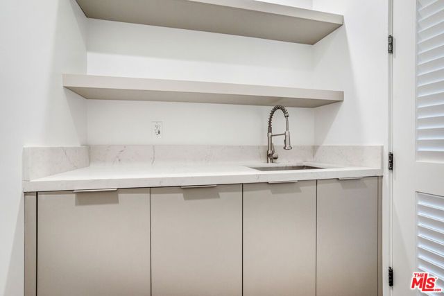 1573 Hi Point Street, Los Angeles, CA 90035