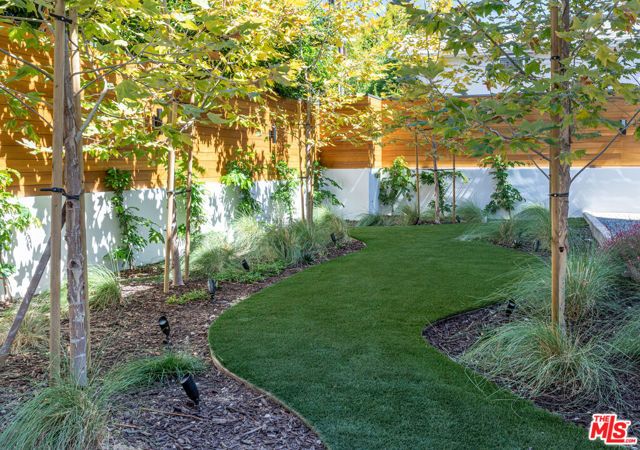 1573 Hi Point Street, Los Angeles, CA 90035