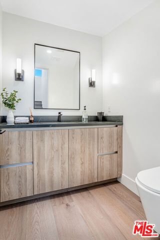 1573 Hi Point Street, Los Angeles, CA 90035