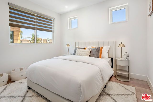 1573 Hi Point Street, Los Angeles, CA 90035