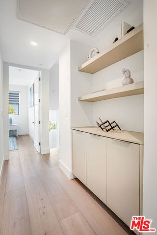 1573 Hi Point Street, Los Angeles, CA 90035