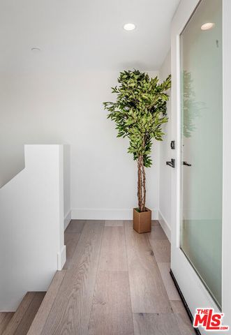 1573 Hi Point Street, Los Angeles, CA 90035